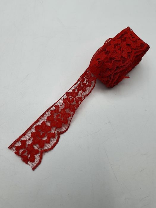 Koronka czerwona kupon 5 m.x 3,80 cm.