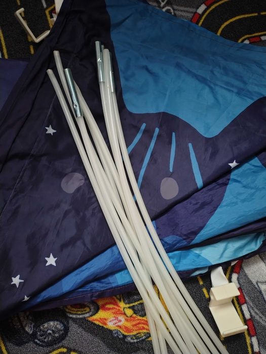 Baldachim kura Ikea dinozaury gwieździste niebo gwiazdy namiot a łóżko