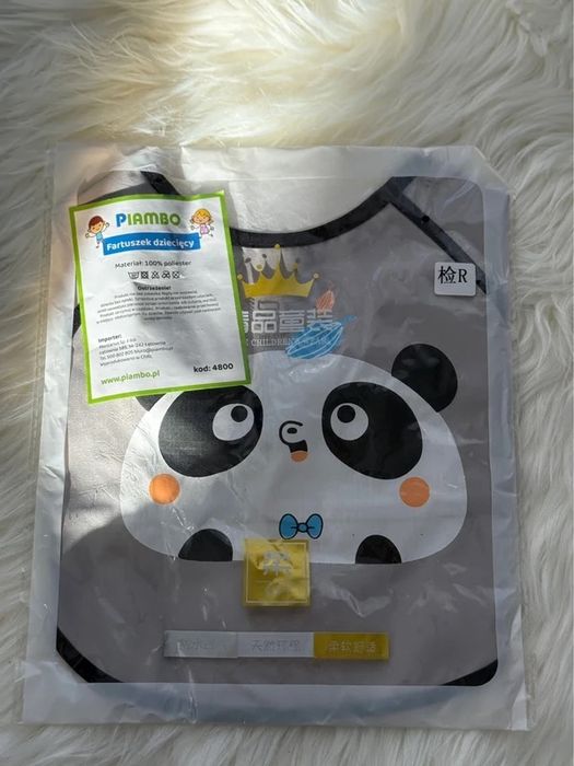 Uroczy śliniak z pandą - idealny na posiłki!