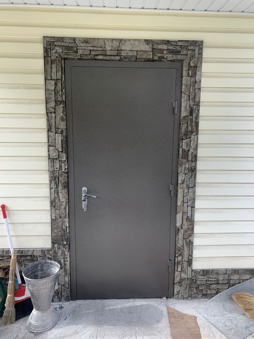 Металеві вхідні двері/виготовлення дверей