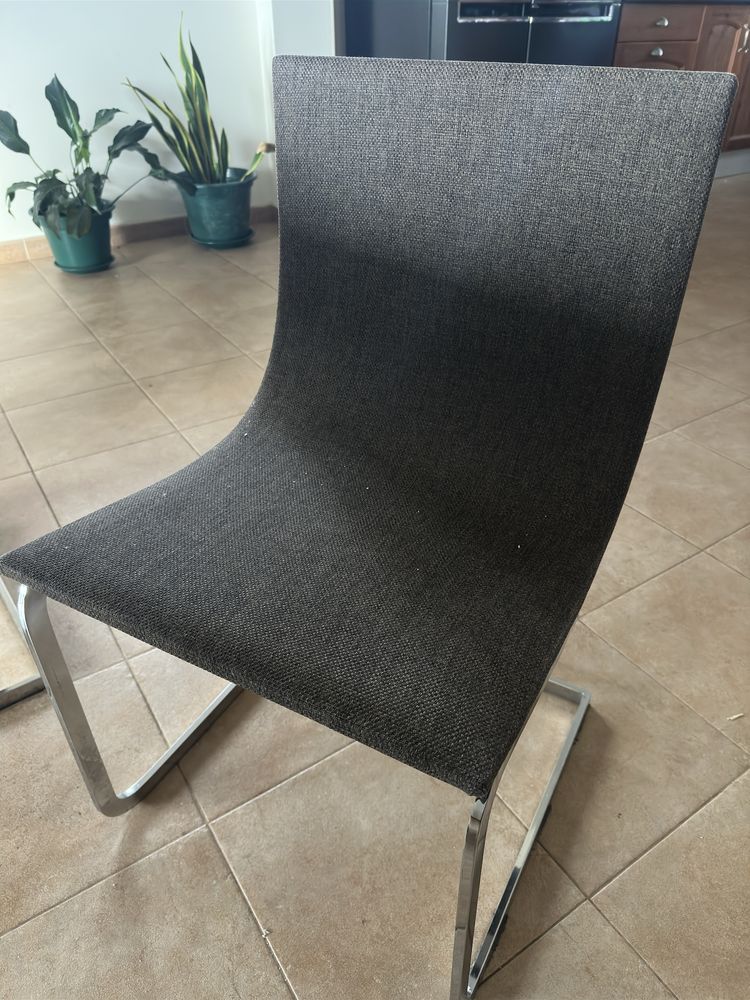Mesa com 4 cadeiras