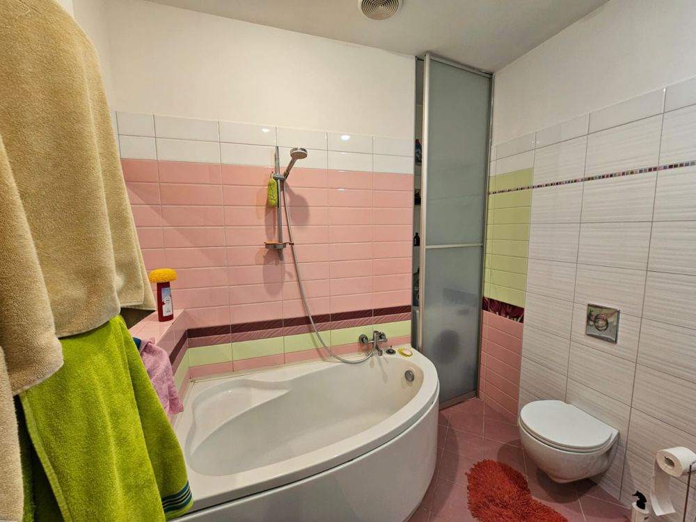 Продам 2х комн квартира Центр(ул. Гоголя 2), сталинка с ремонтом.