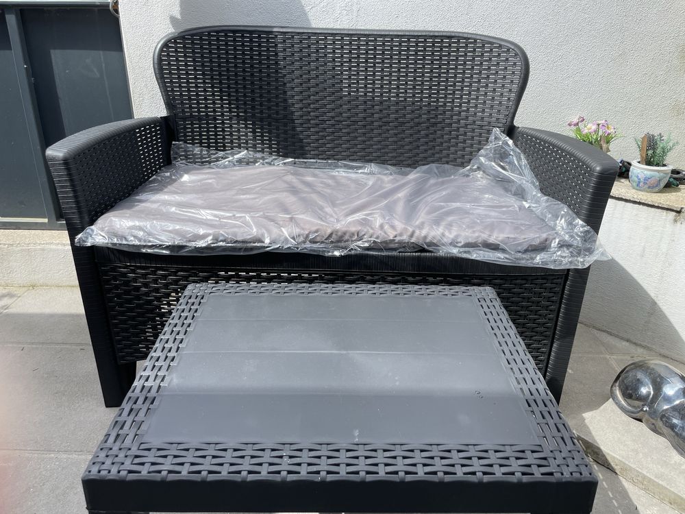Conjunto/set de mesa + sofa + cadeiras de jardim com almofadas