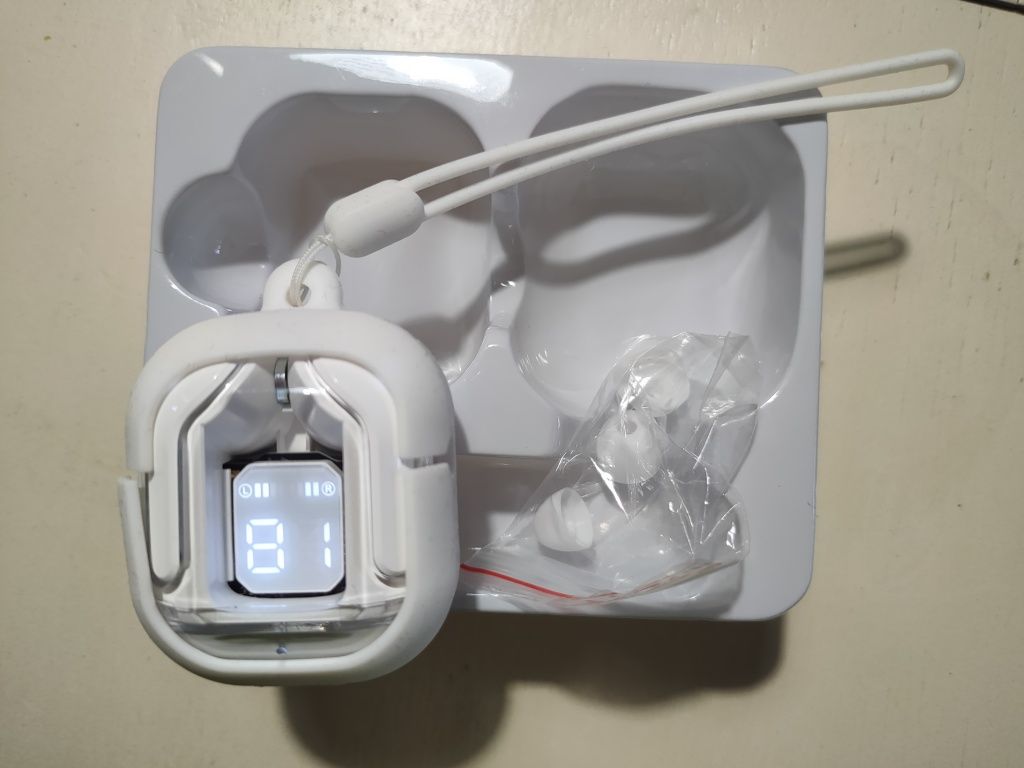 Słuchawki douszne Bluetooth wejście C z wyświetlaczem