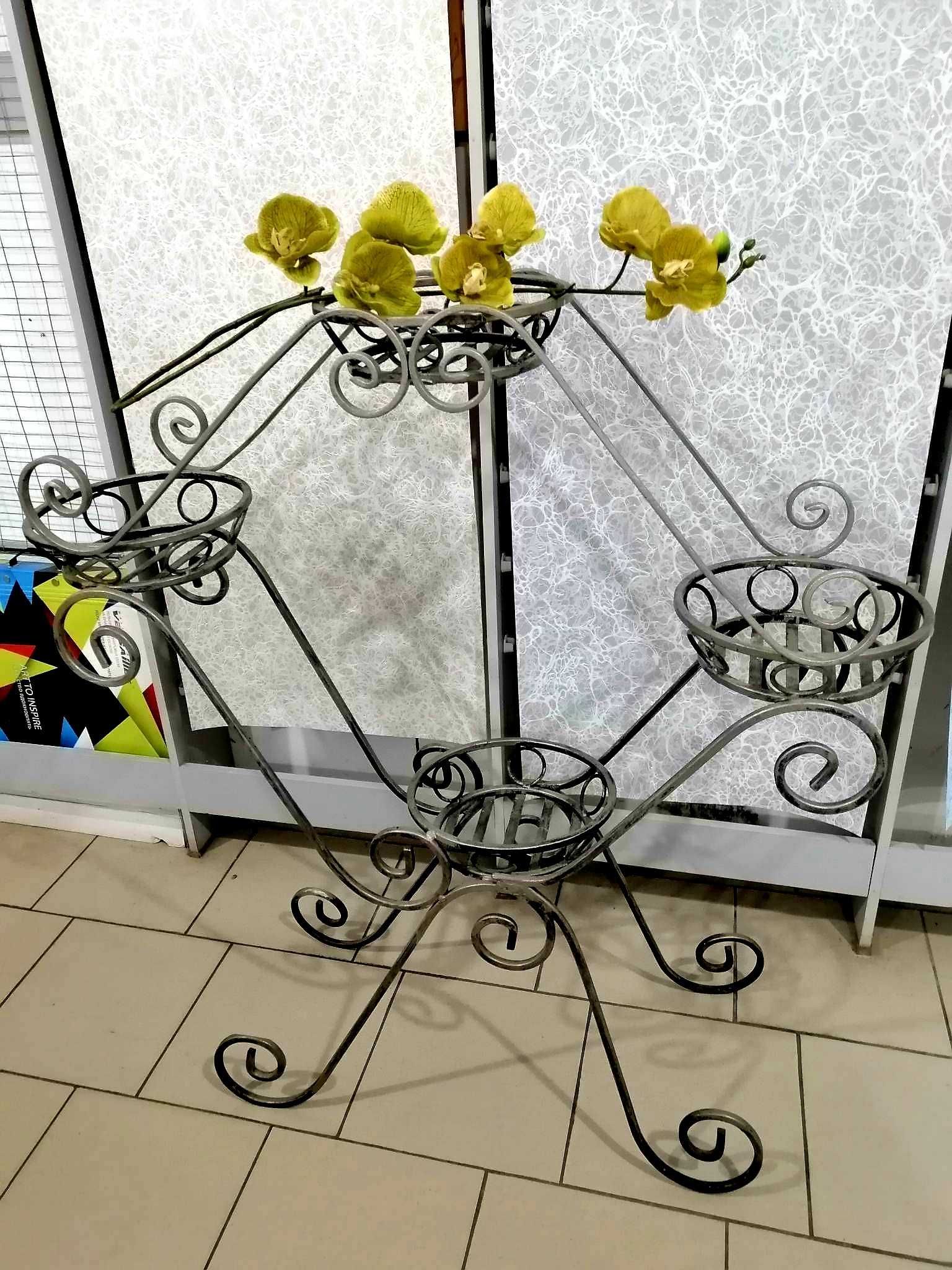 Підставка для квітів металева на 4 вазони
