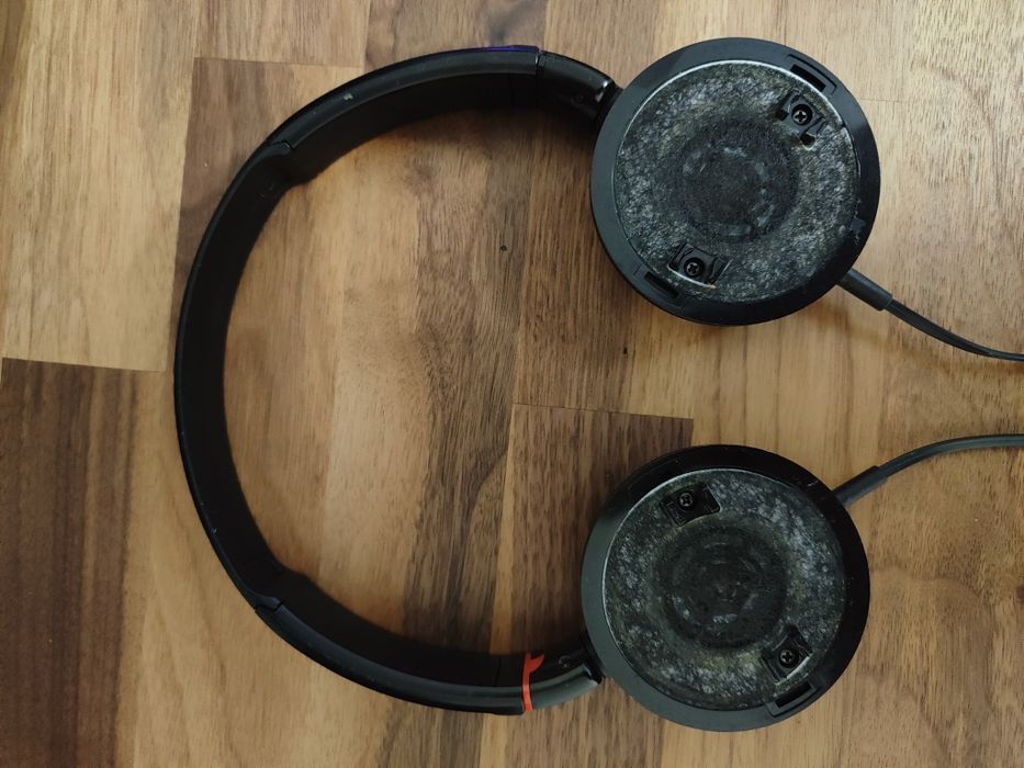 Fones Sony com cabo