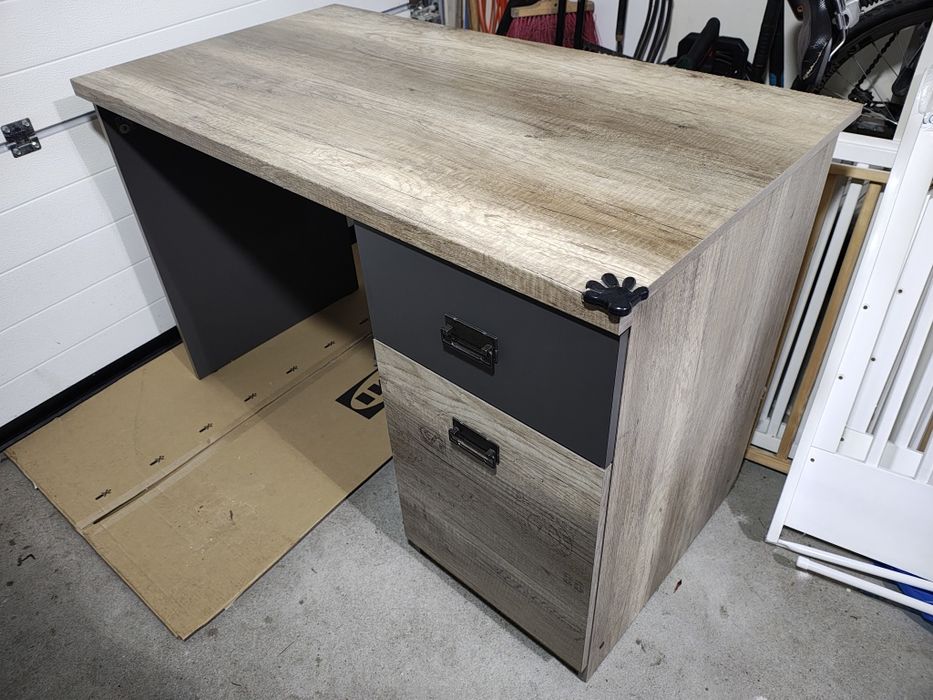 Solidne biurko 120x65 z wysuwaną półką na klawiaturę i szafką