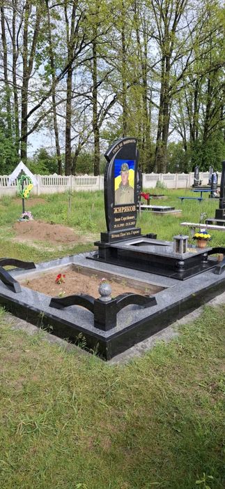 Памʼятники  з граніту та мармуру від виробника