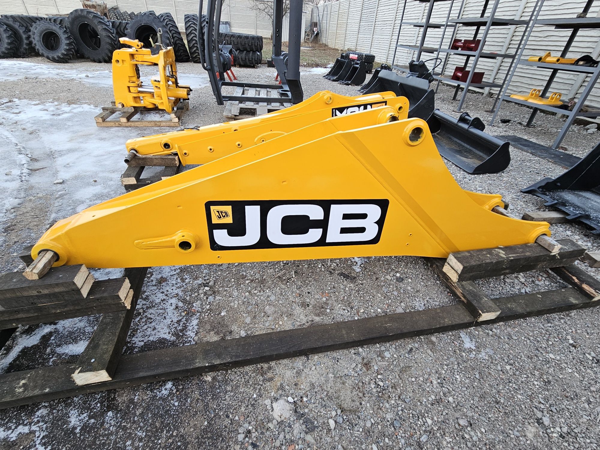 Продам задню  стрілу до JCB 3-4CX