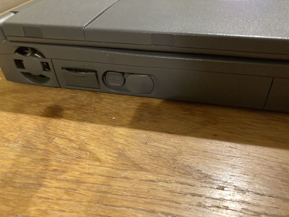 Вінтажний ноутбук Toshiba Tecra 8000