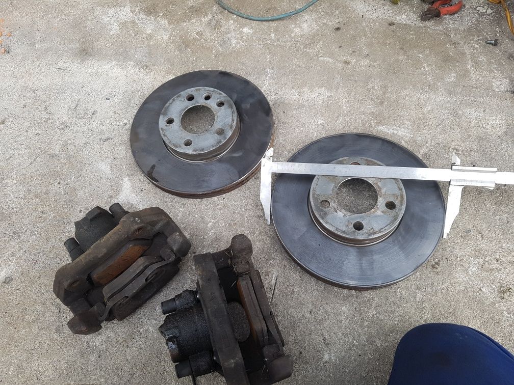 Volkswagen Sharan mk2 lift zaciski hamulcowe przód 2.0 tdi komplet