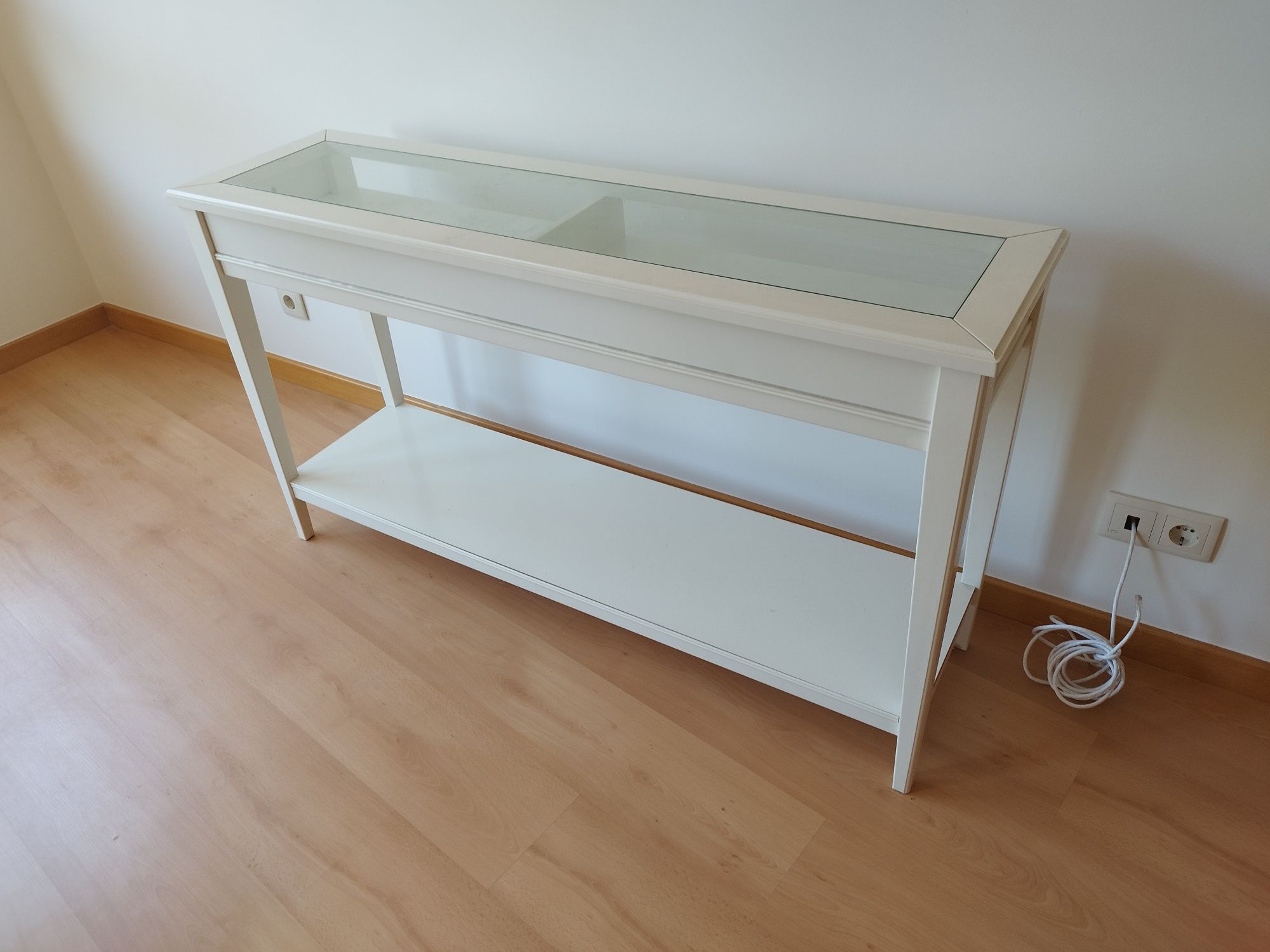 Aparador IKEA branco