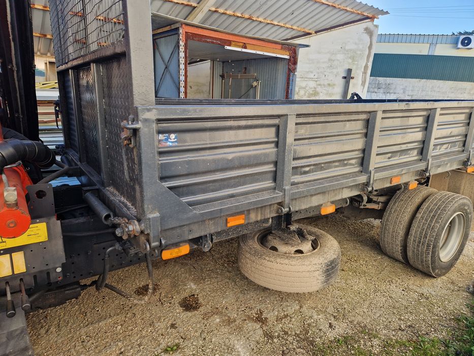 Mitsubishi fuso com grua