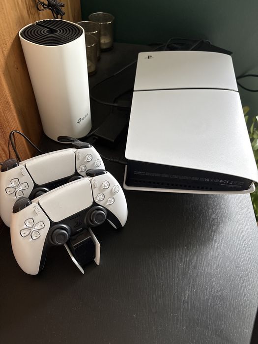 Konsola PlayStation 5 Digital Slim + 2 kontrolery + stacja ładująca