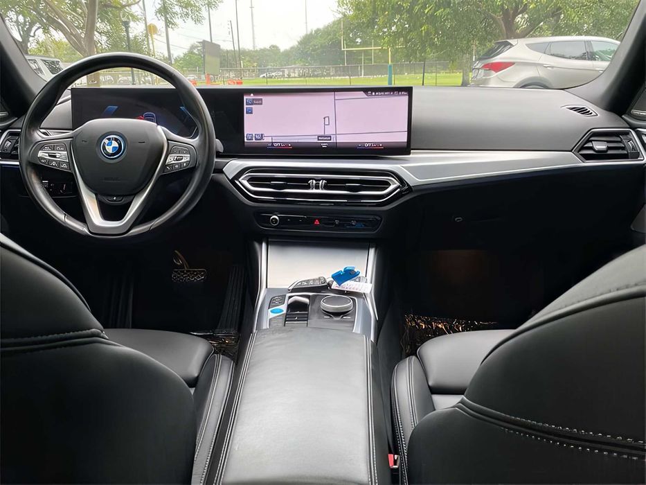 BMW i4      2023