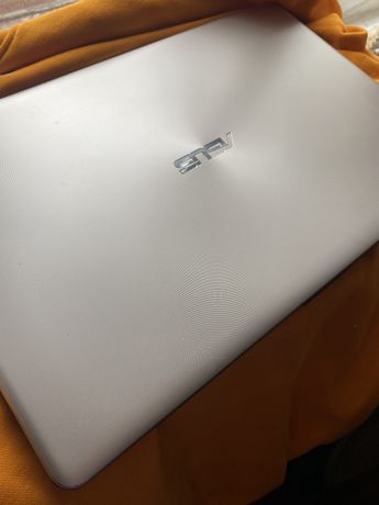 Ноутбук Asus VivoBook 15
