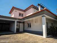 Moradia T4 para venda em Óbidos.