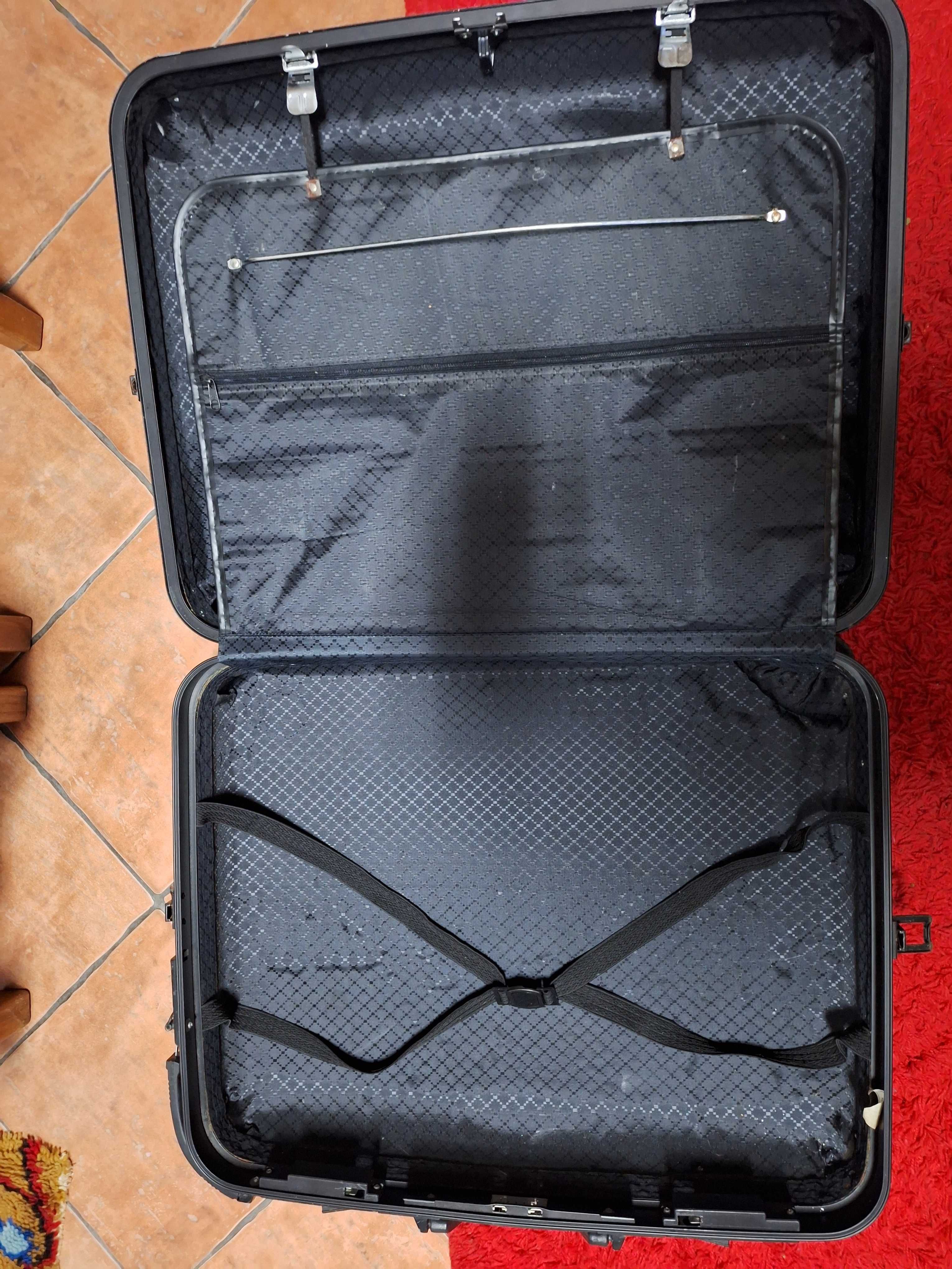 Mala de viagem  rigida Newest 0,62x0,50 (tipo Samsonit)