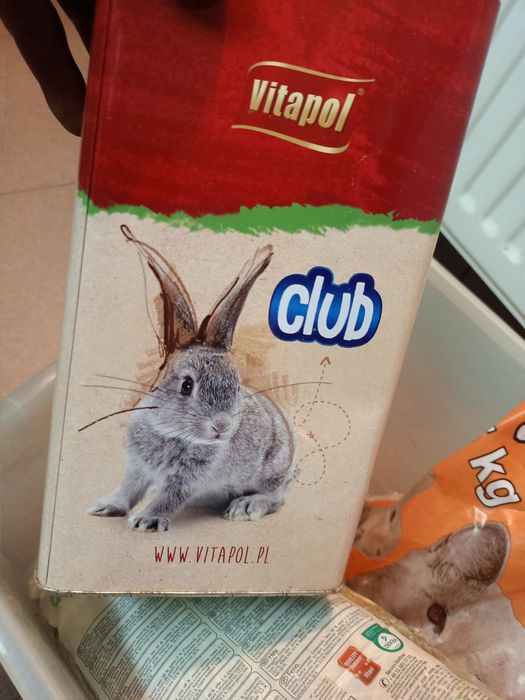 Karma wieloskładnikowa dla królika podkład i sianko