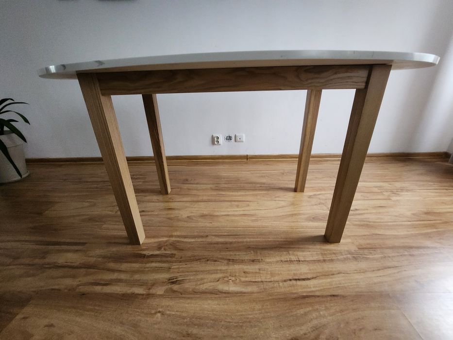 Nowy stół kamienny,  blat spiek kwarcowy nogi drewniane Jesion