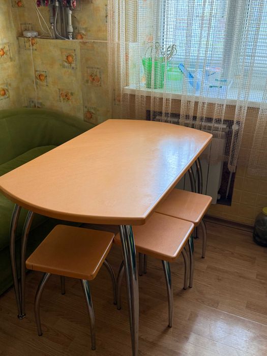 Меблі на кухню + стіл з табуретками +диванчик