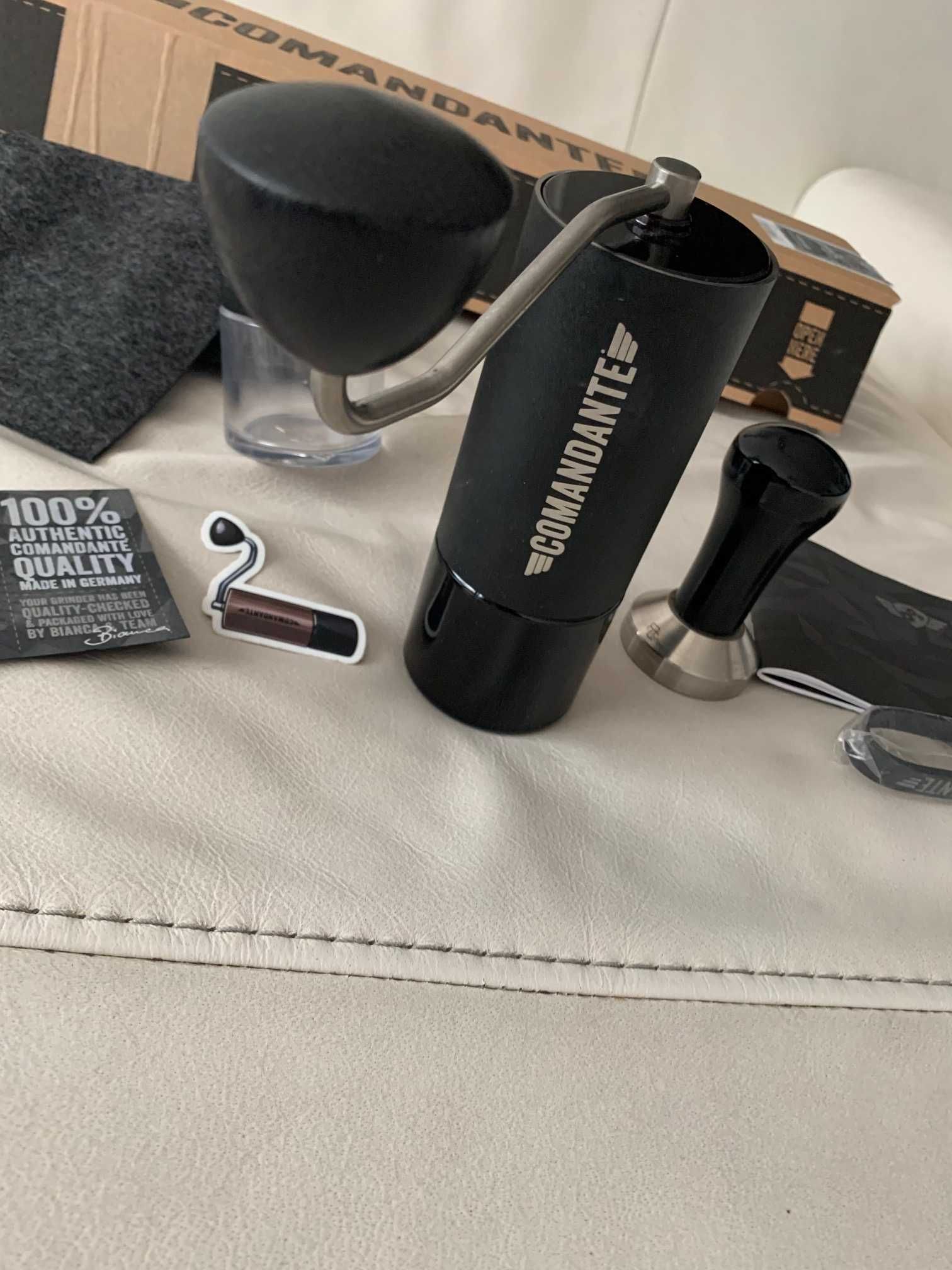 Młynek do kawy Comandante C40 MK4 Nitro Blade - Black + tamper