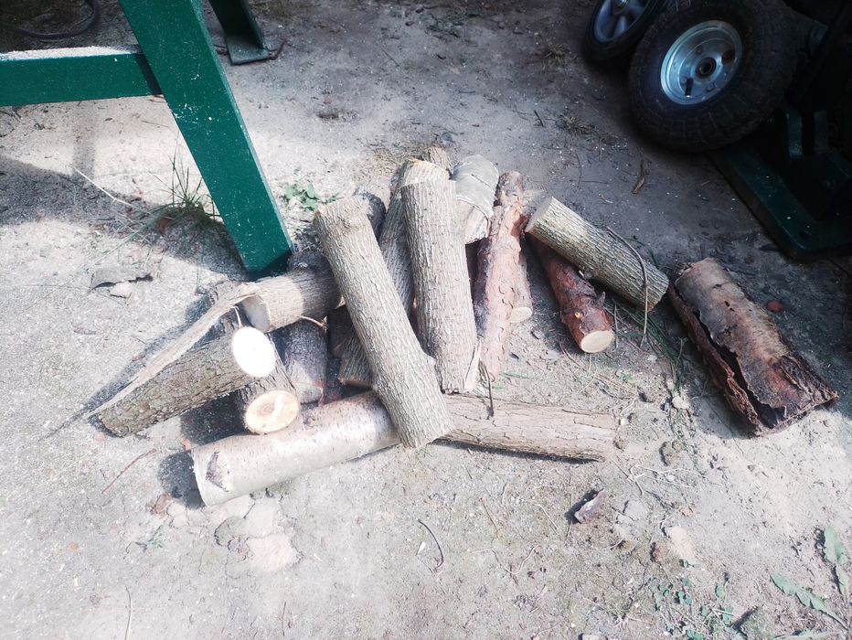 Подрібнювач гілок, дровокол, відрізний станок.