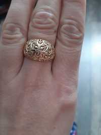 Okazały złoty pierścionek 585