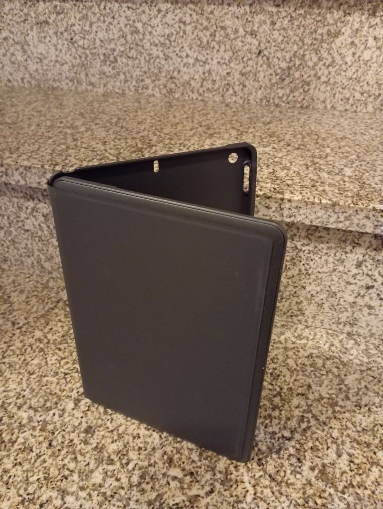Capa Ipad Rugged Folio com teclado