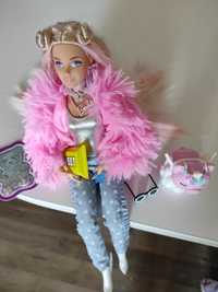Лялька Barbie Екстра в рожевій пухнастій шубці