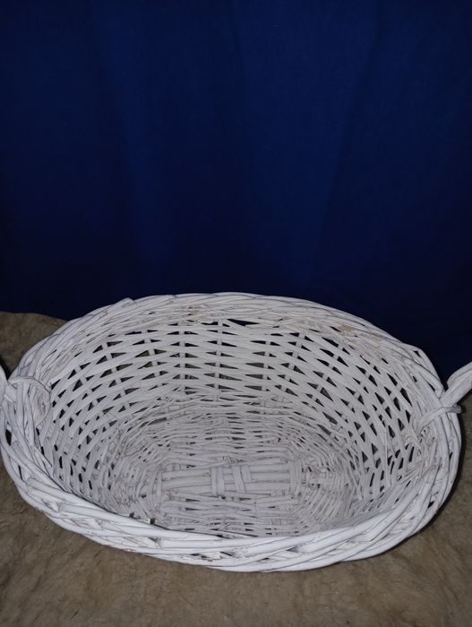 Плетений кошик з великою ручкою