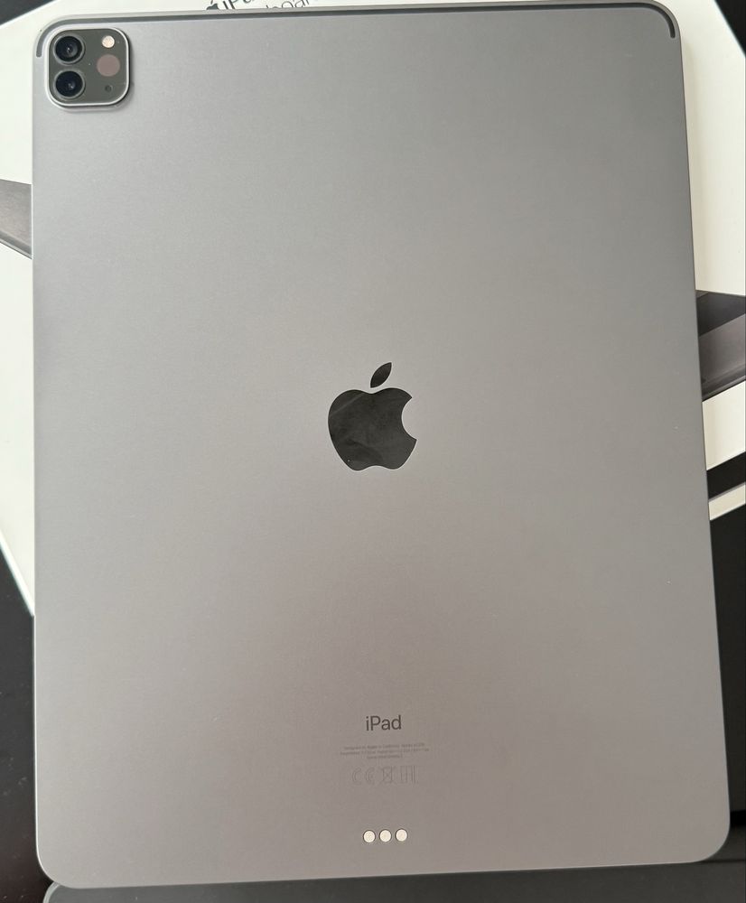 Apple Ipad pro 12.9 M1 128 GB + apple magic keybord