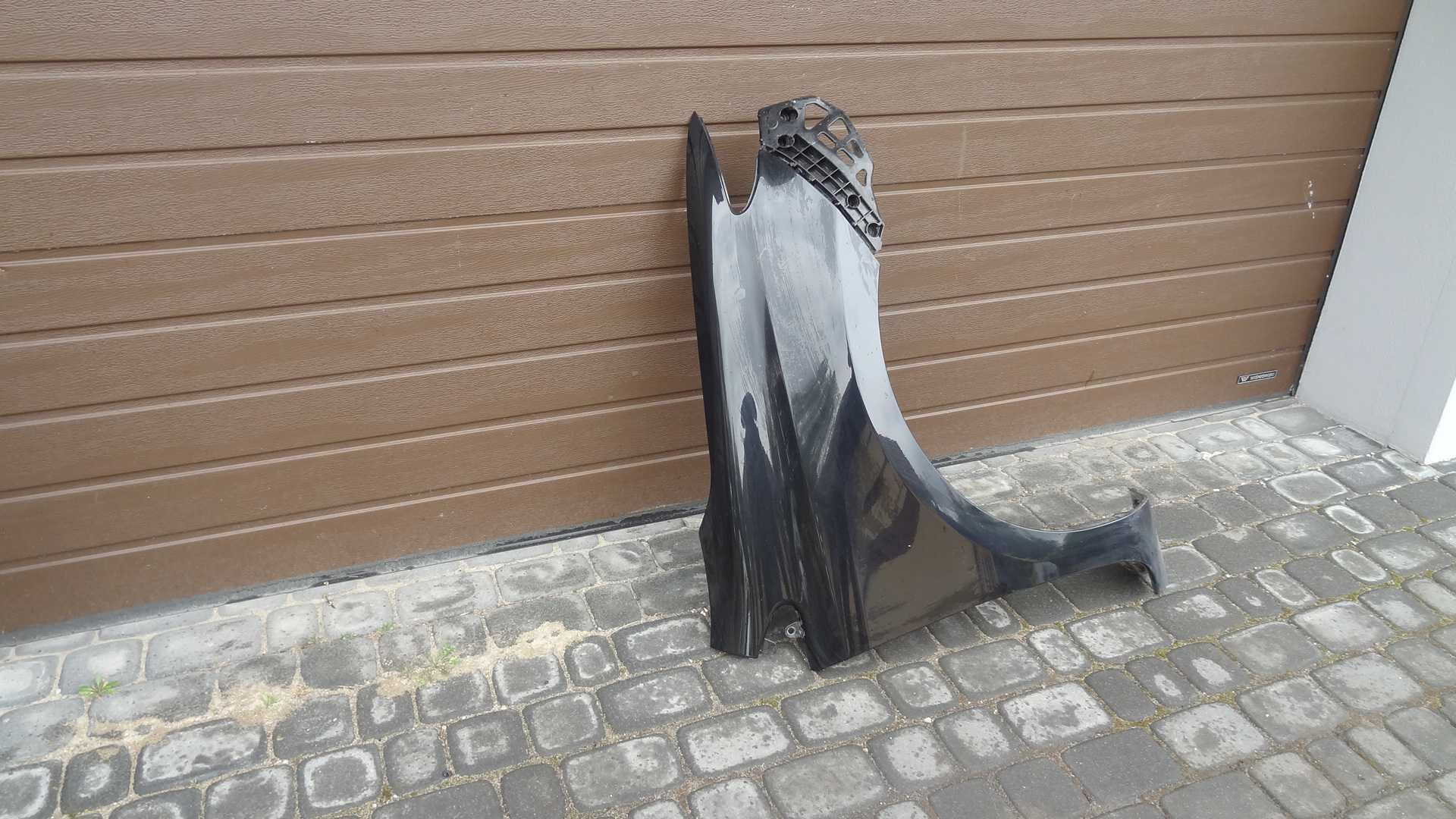 Toyota auris II 12-18 ślizg błotnik przód prawy komplet kol 209