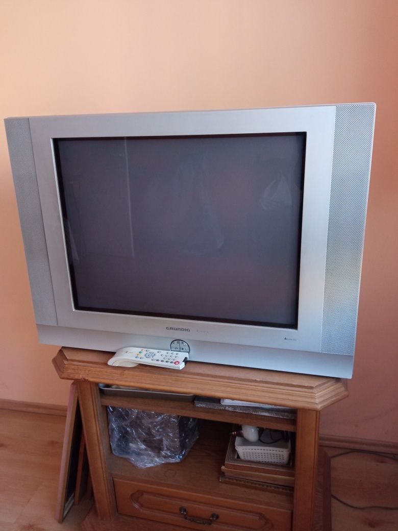 Telewizor Grundig Cinaro 72 Flat sprawny