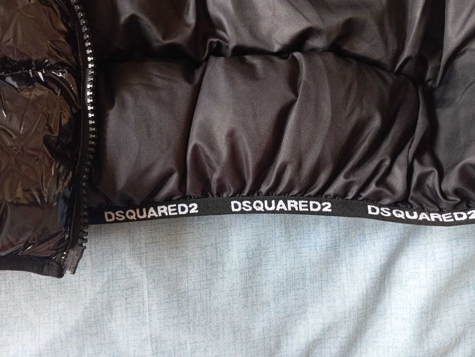 Kurtka puchowa Dsquared2 - regular fit, błyszcząca czarna rozmiar S