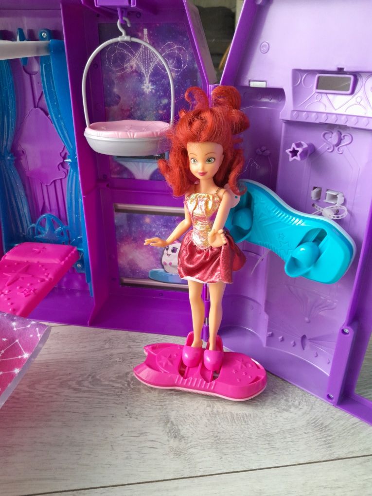 Nowy Domek dla  Barbie- walizka + lalka gratis