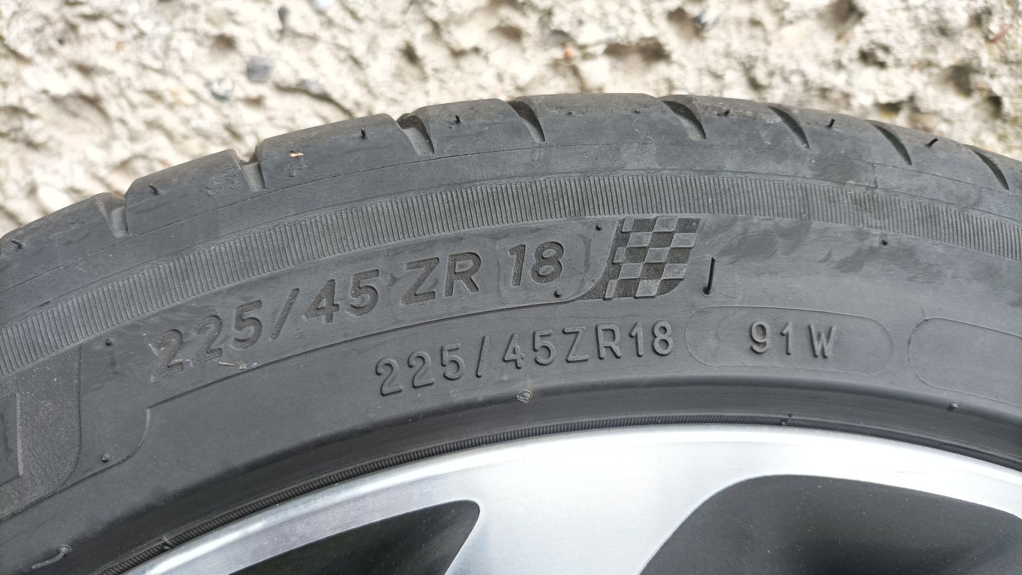 Koła (alufelgi 7.5Jx18+opony Michelin 225/45ZR18) oryginał KIA Niro