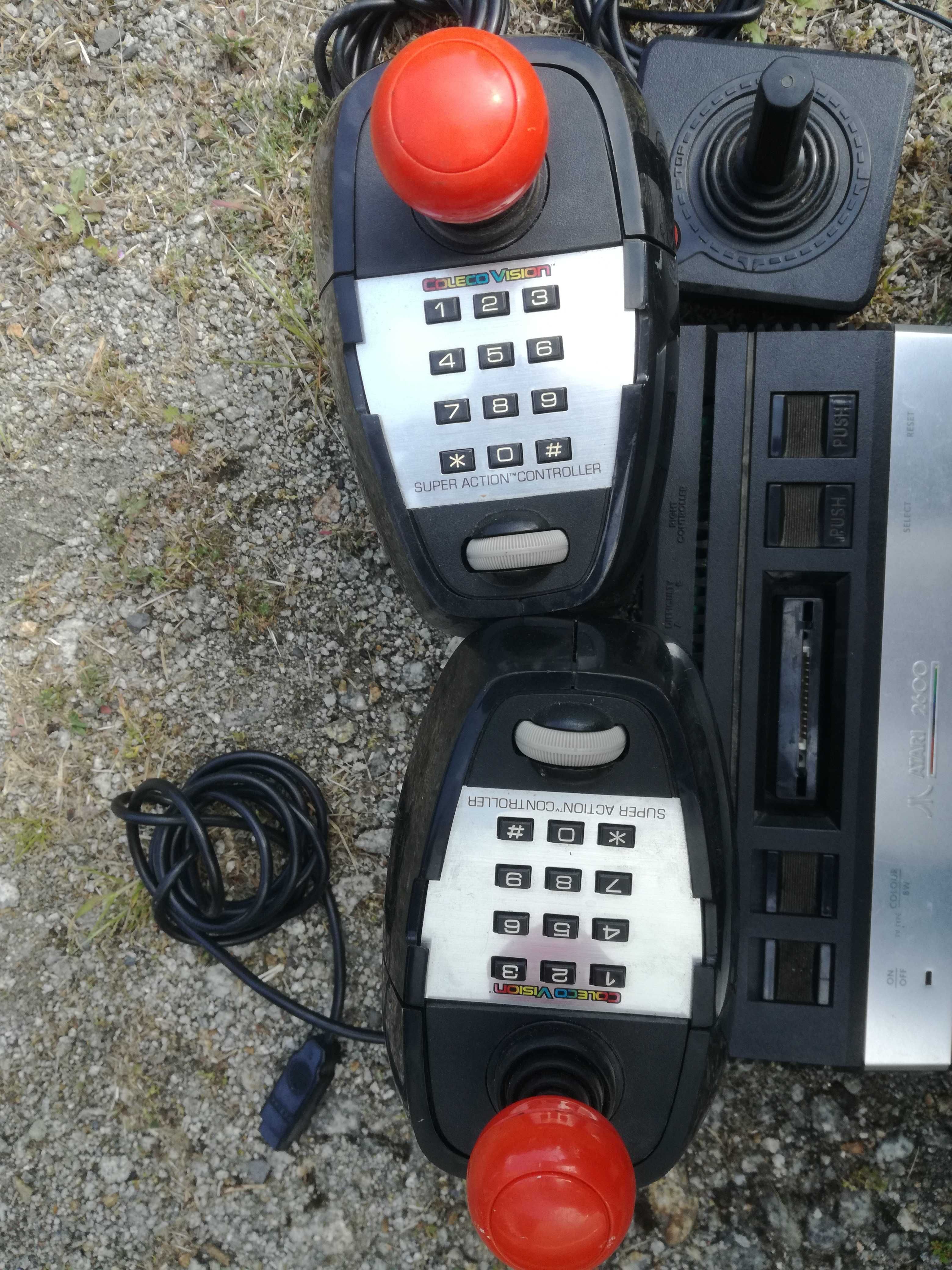 Konsola  ATARI  CX 2600 3 joystick i 3 gry