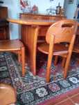 Conjunto de mesa com 6 cadeiras em madeira