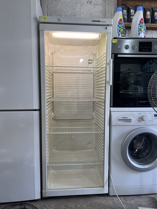 Витрина холодильна LIEBHERR, професійна  360 літрів .