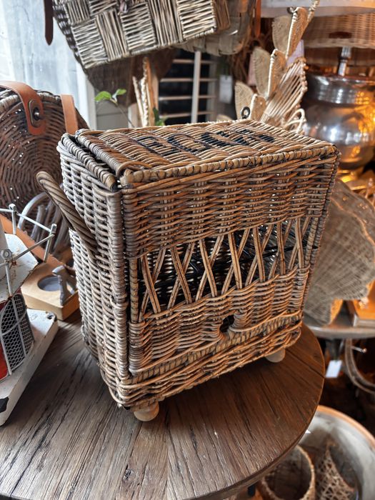 Riviera Maison ozdobny pojemnik rattanowy na jajka