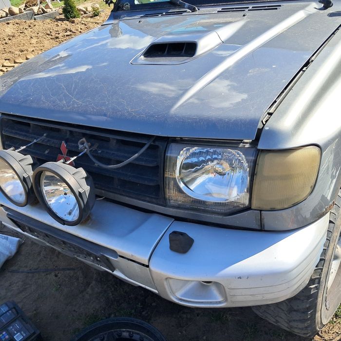 Maska klapa bagażnika drzwi Mitsubishi Pajero