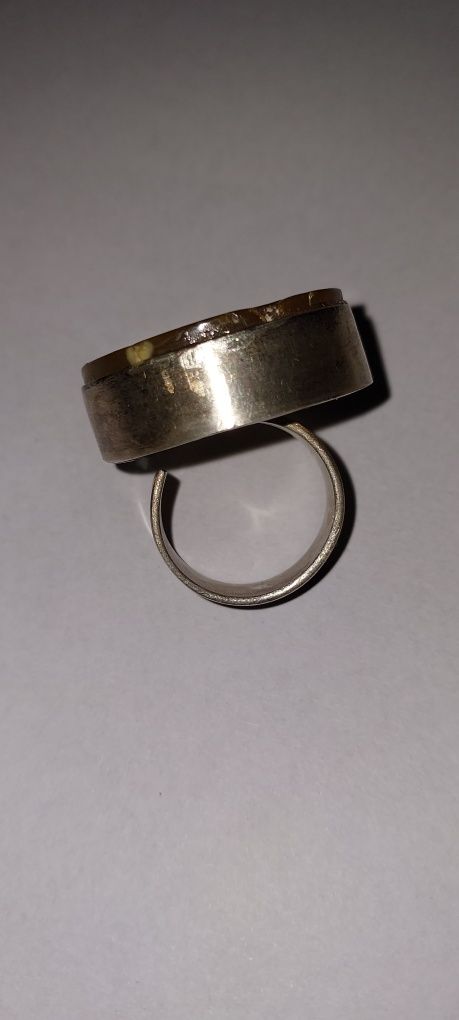Stary pierścionek bursztyn, srebro R.regulowany