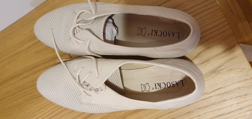 Buty mokasyny wiązane skórzane Lasocki 39/40