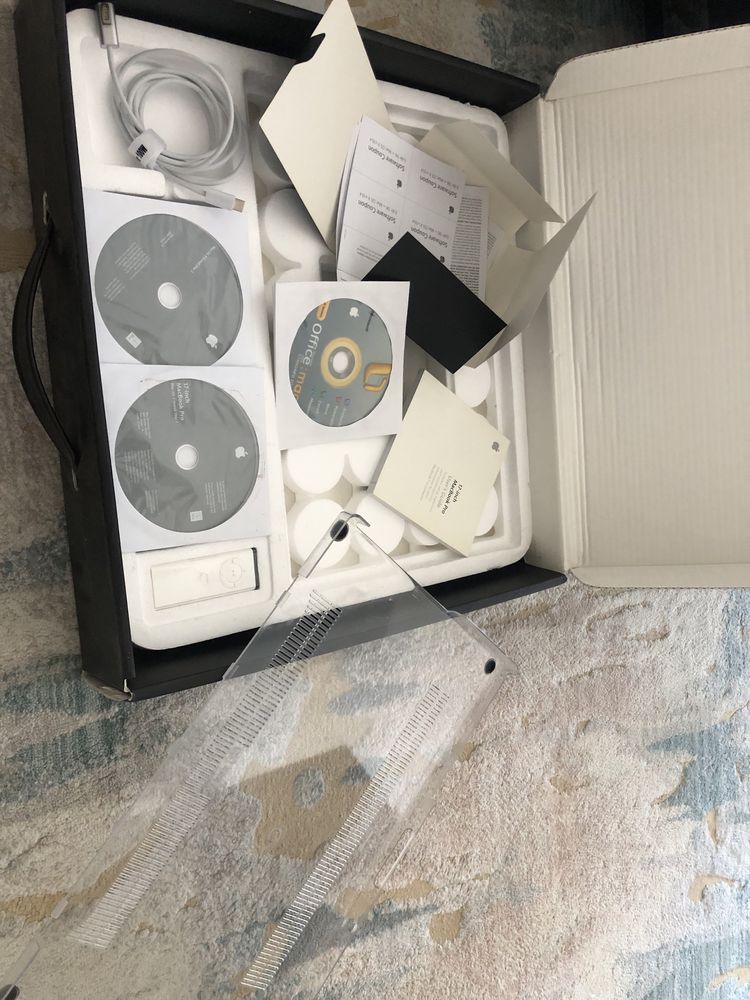 Macbook pro 17” TROCO POR IPHONE 11 PRO