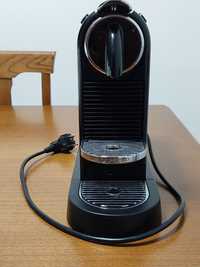 Máquina de café nespresso semi-nova