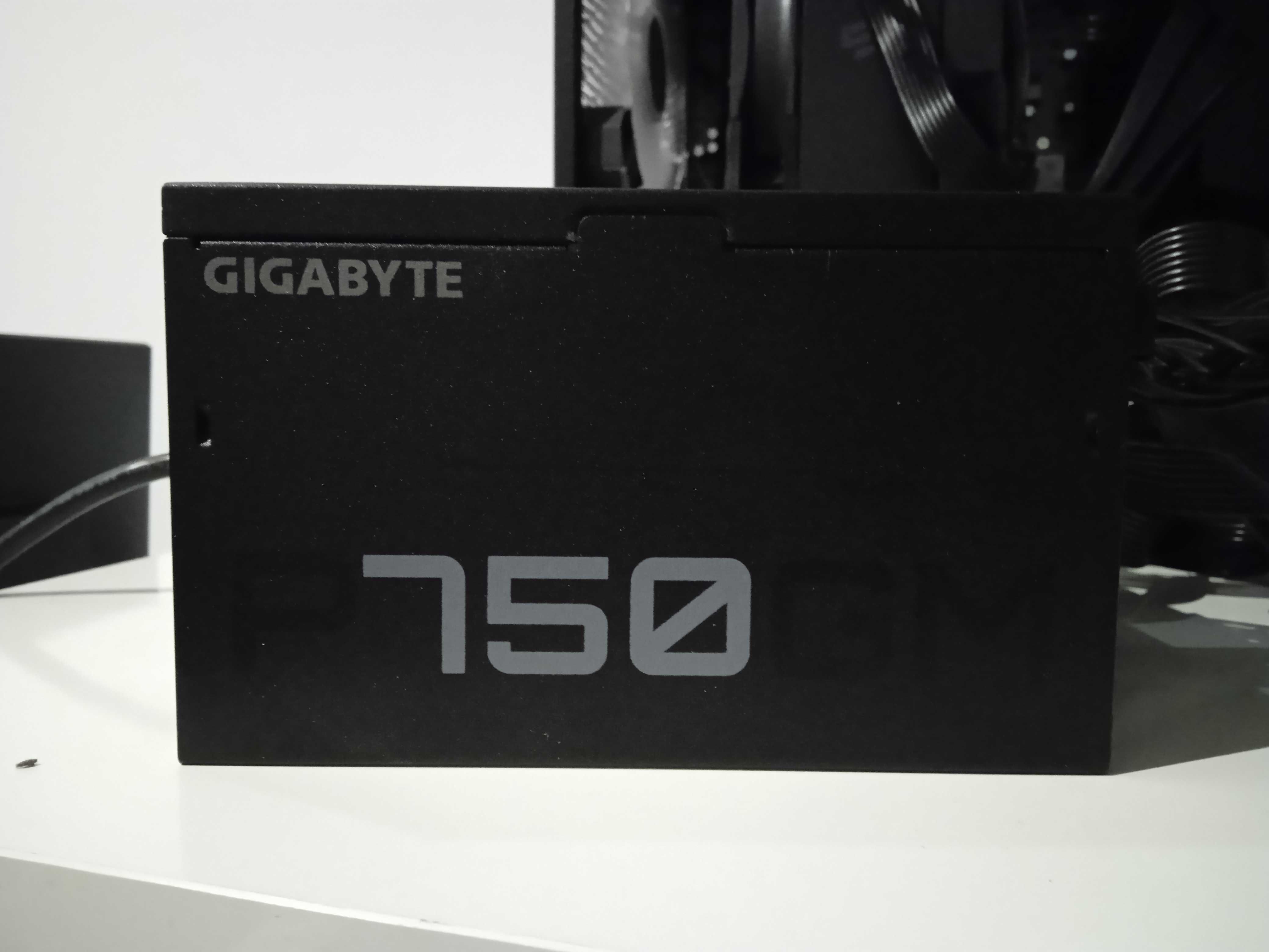 zasilacz komputerowy Gigabyte P750GM  750W modularny 80 PLUS Gold