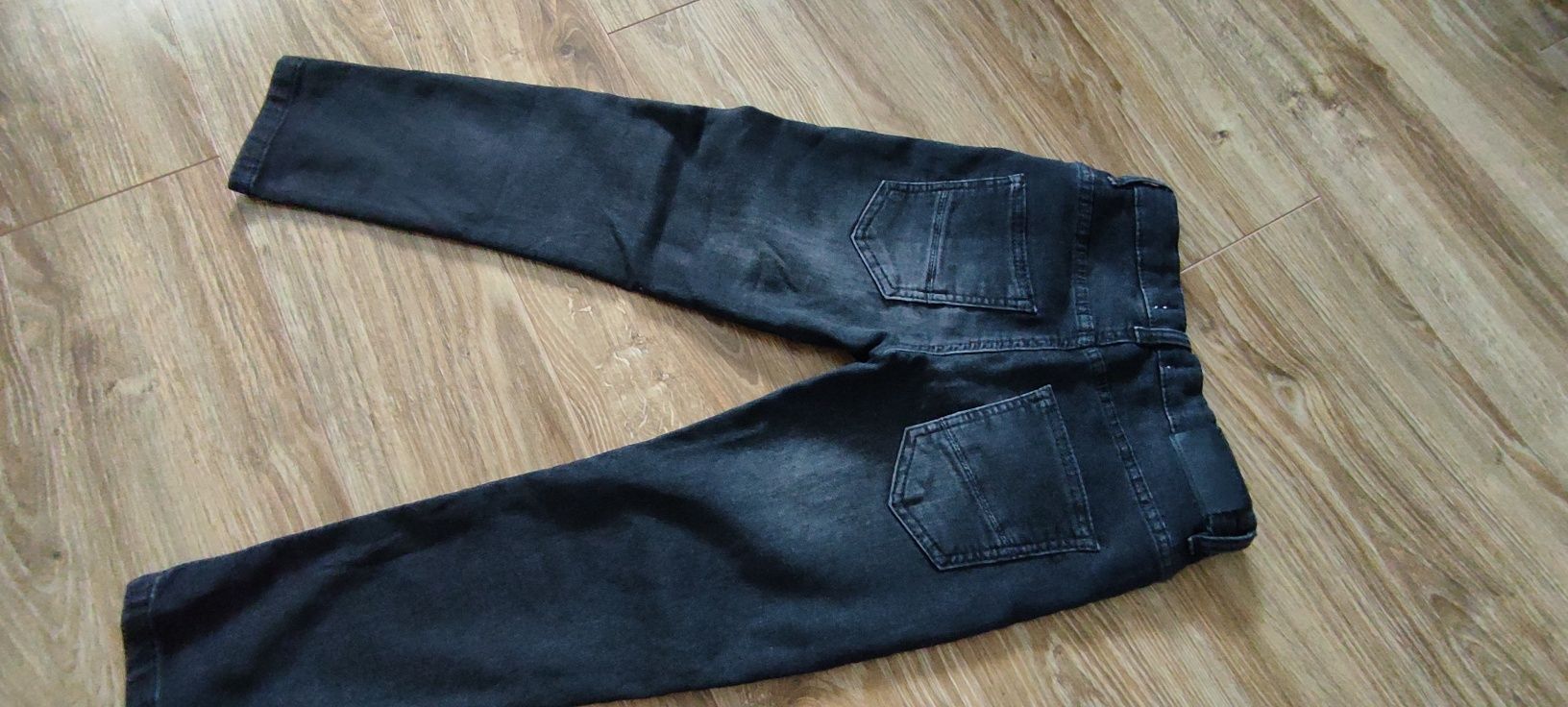 Spodnie chłopięce Reserved czarne 128