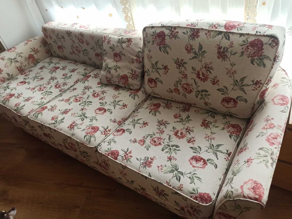 Sofa rozkładana z pojemnikiem