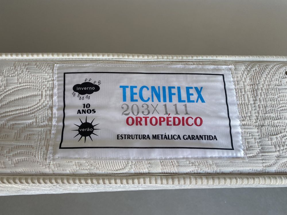 Colchão ortopédico com estrado